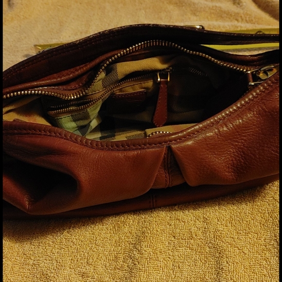 ♥️BURBERRY LEATHER PURSE!! - Picture 6 of 12